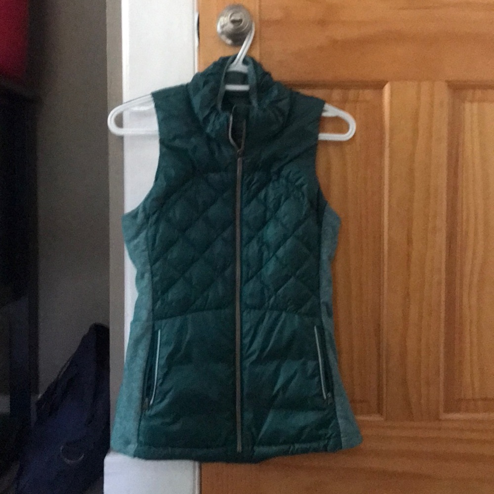 Lulu Lemon green vest.  Size 4 Never worn